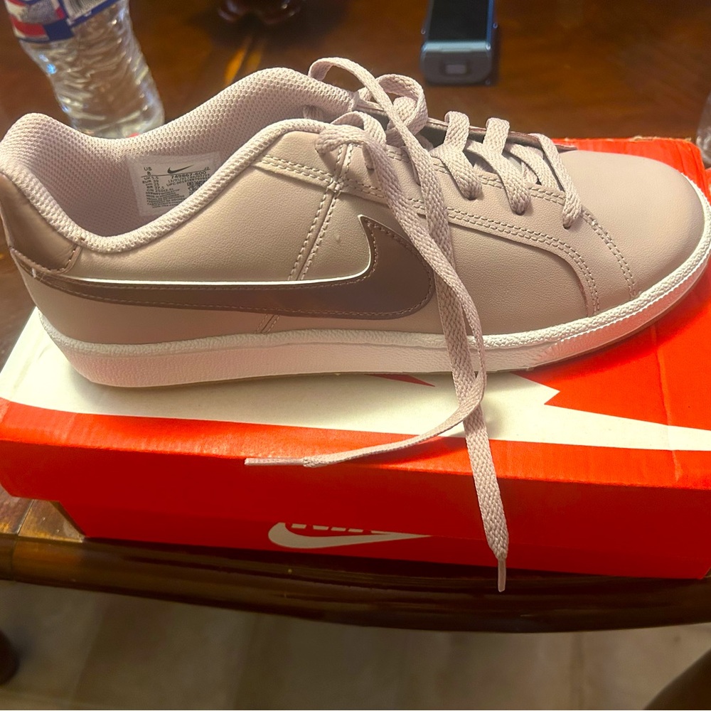 Women’s Nike Tennis Shoes